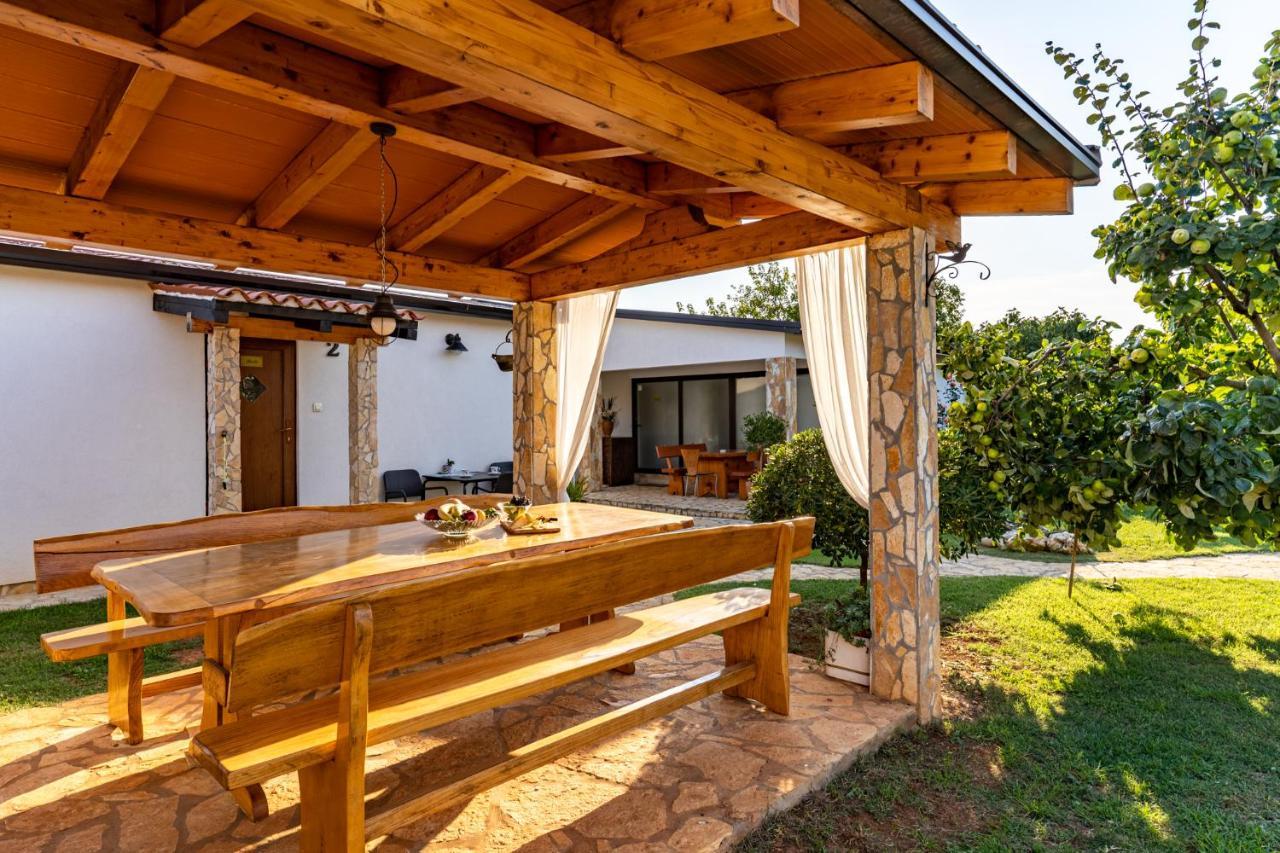 Holiday Home Kerniat Пула Екстер'єр фото